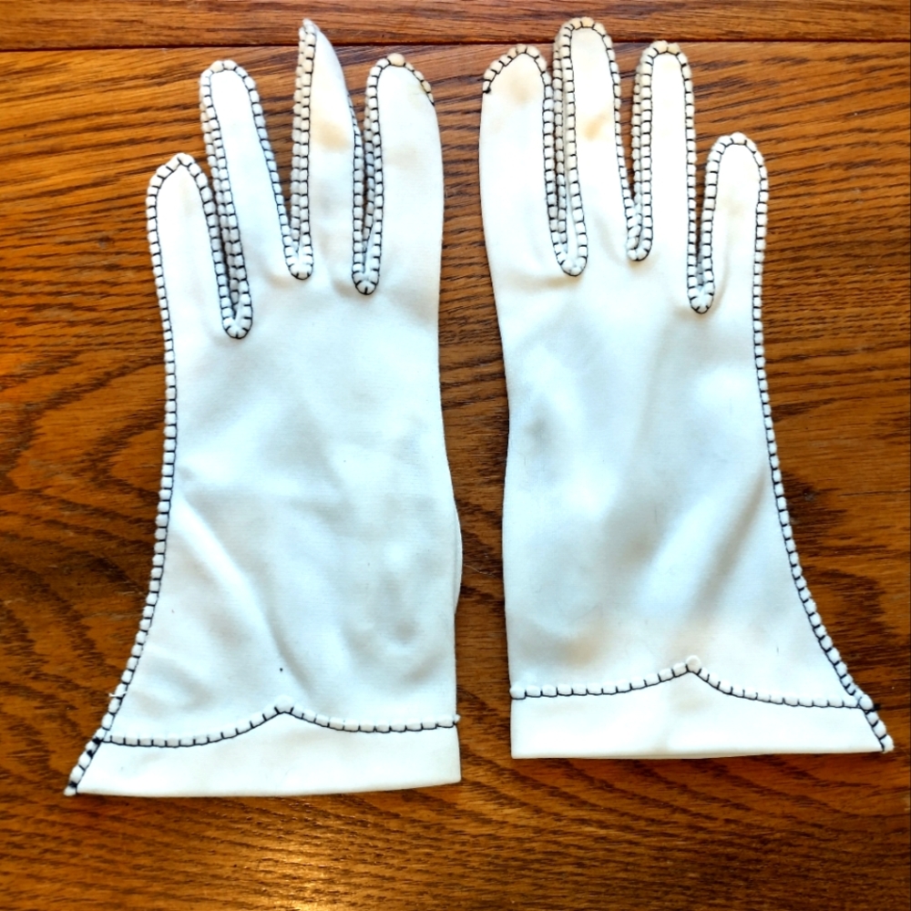 VINTAGE Detailed Stitched Ivory And Black Gloves AMERDO Nylon By Von Root
